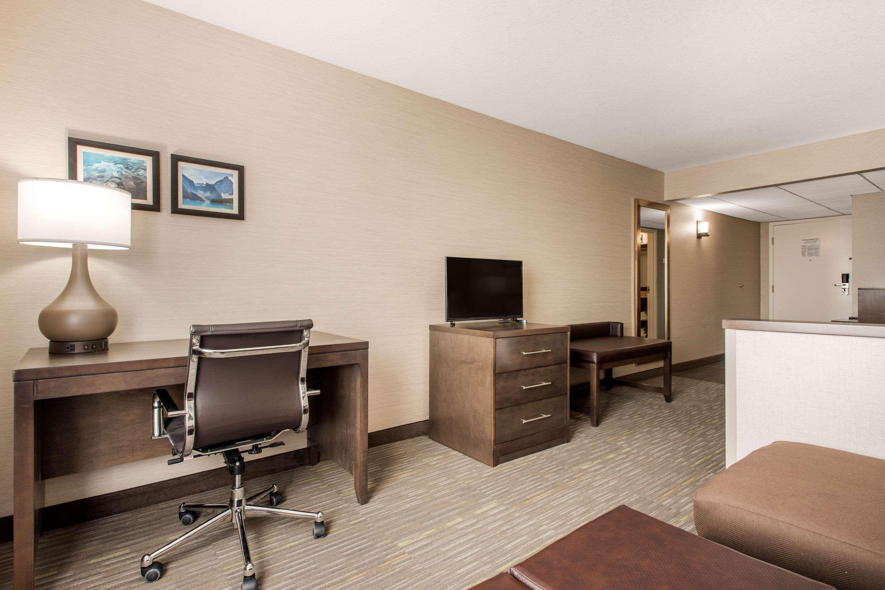 Comfort Inn&Suites Red Deer Buitenkant foto