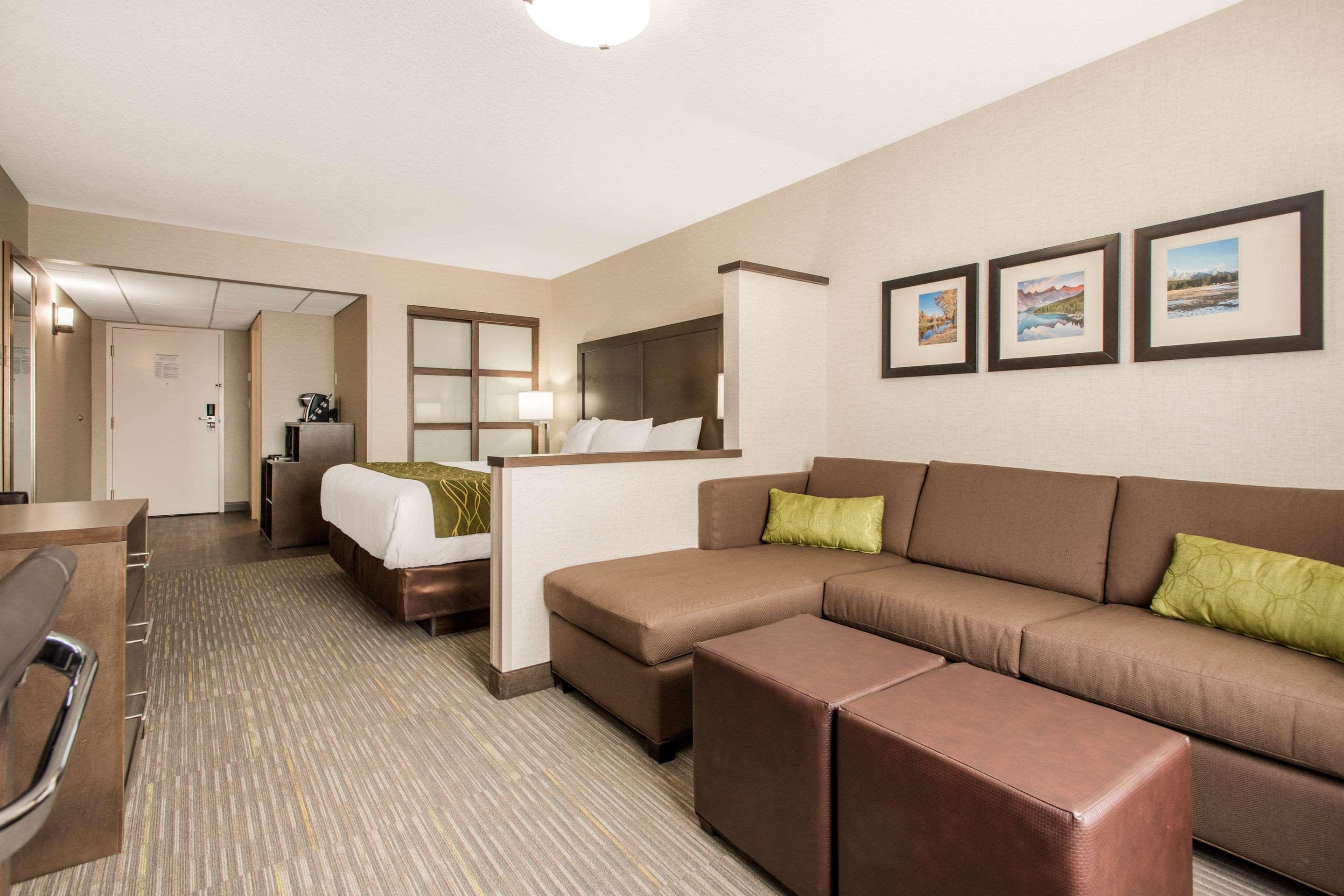 Comfort Inn&Suites Red Deer Buitenkant foto