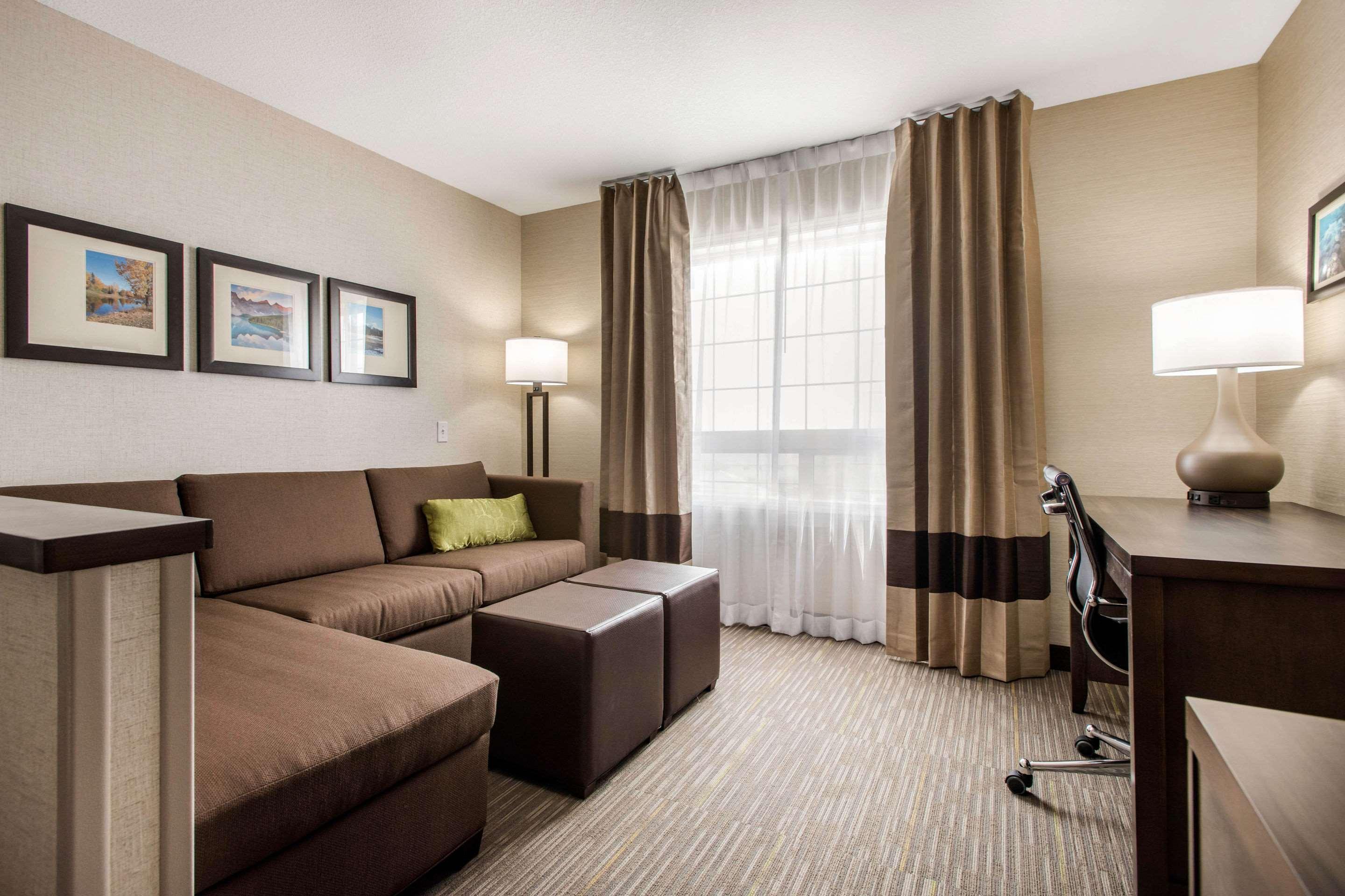 Comfort Inn&Suites Red Deer Buitenkant foto