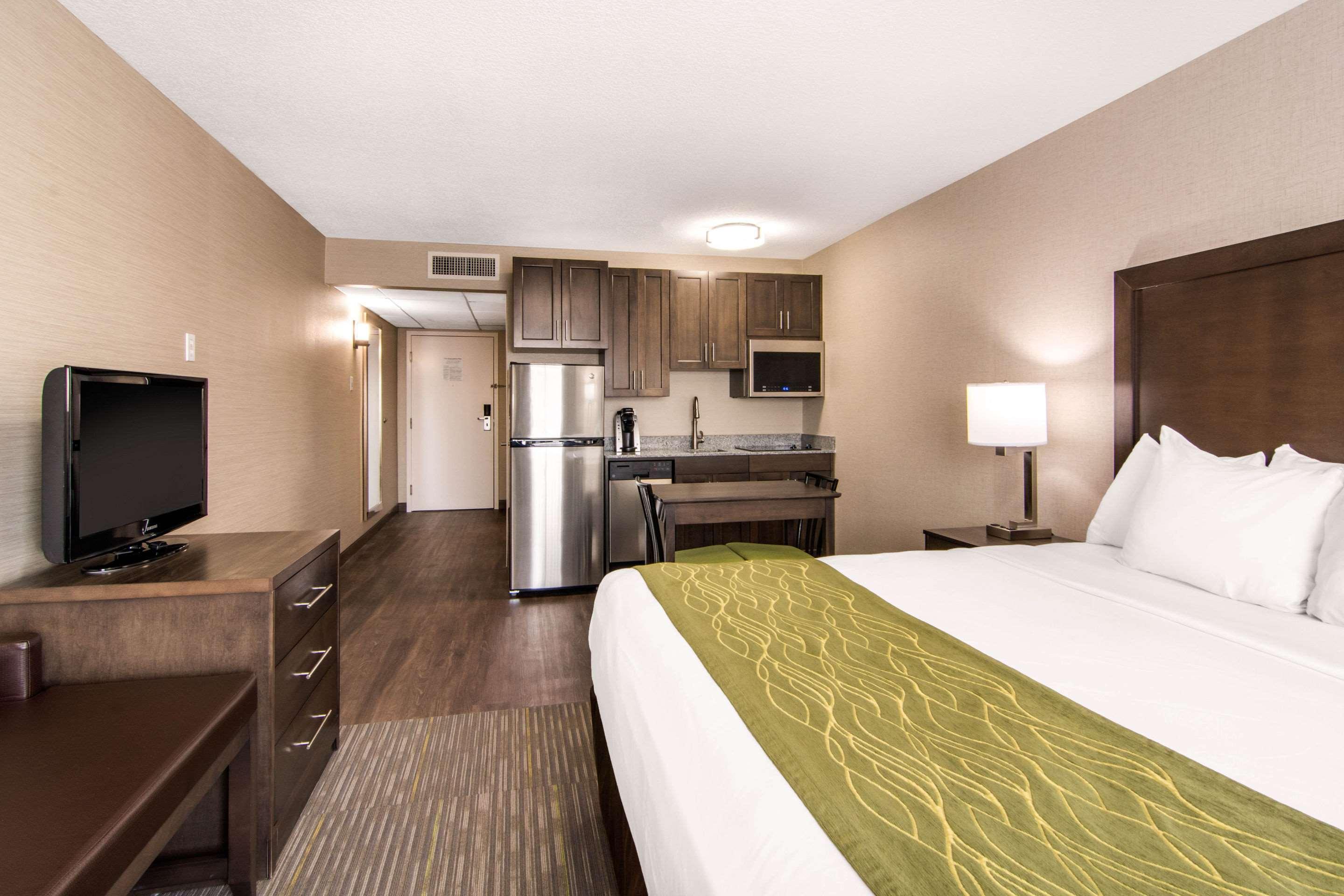 Comfort Inn&Suites Red Deer Buitenkant foto