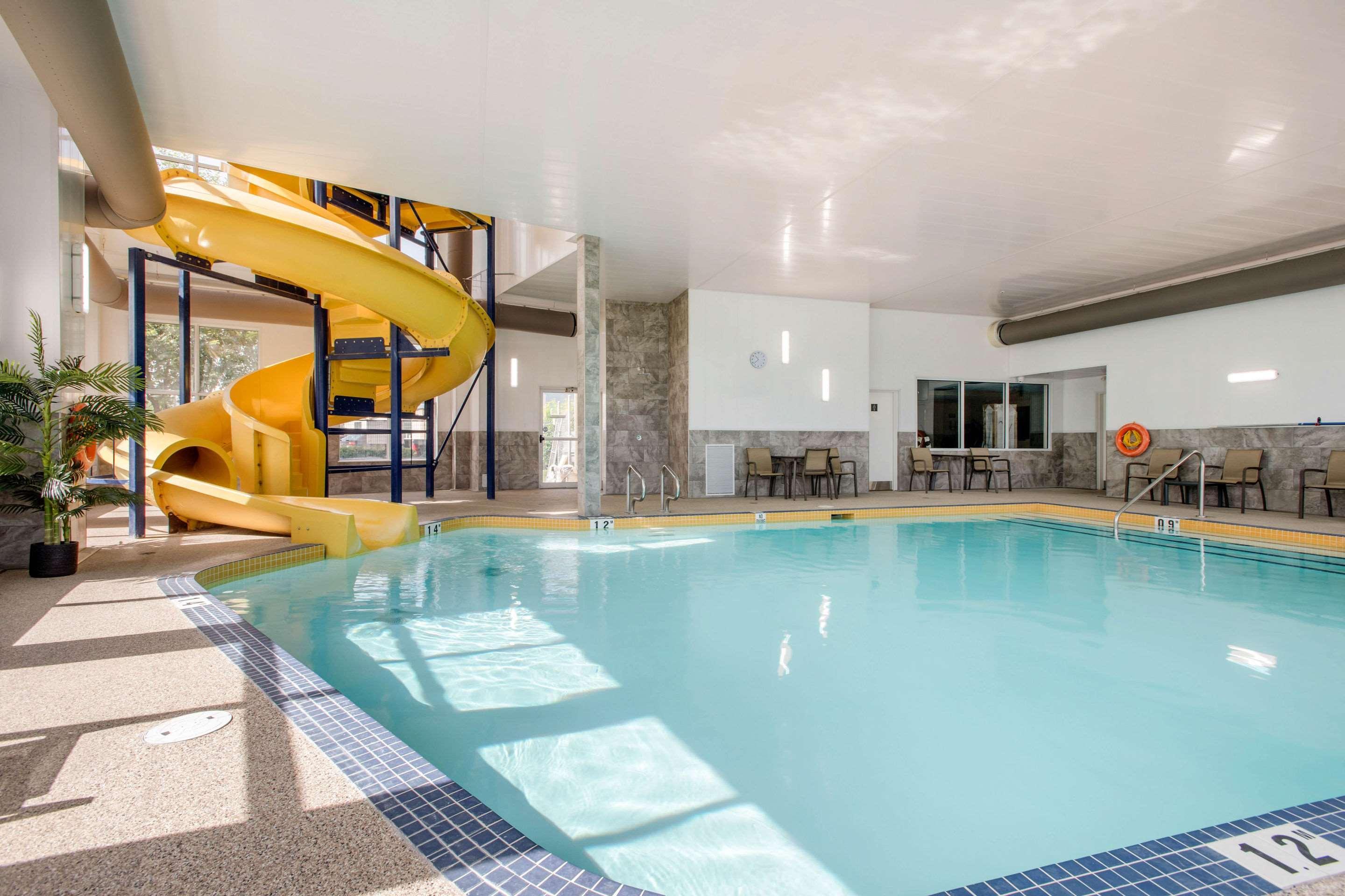 Comfort Inn&Suites Red Deer Buitenkant foto