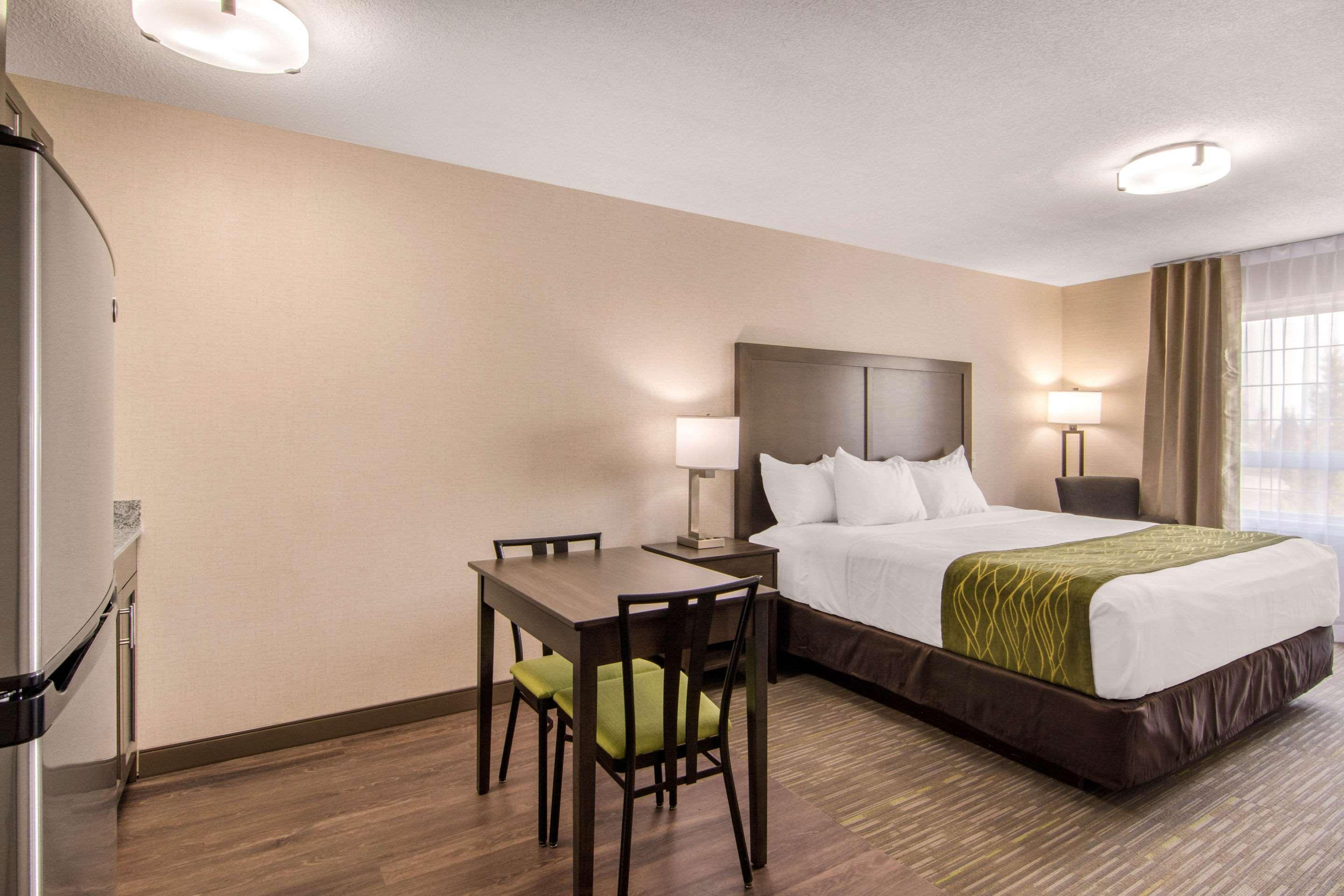 Comfort Inn&Suites Red Deer Buitenkant foto