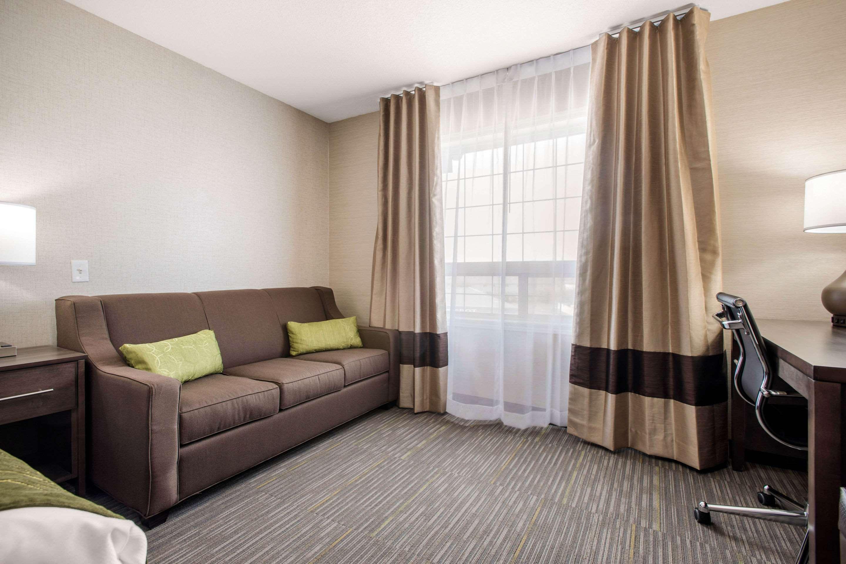 Comfort Inn&Suites Red Deer Buitenkant foto