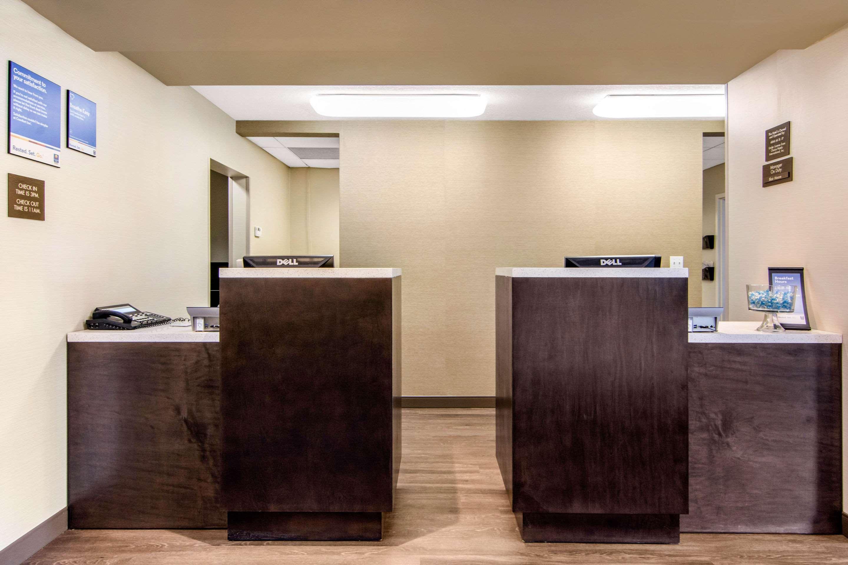 Comfort Inn&Suites Red Deer Buitenkant foto