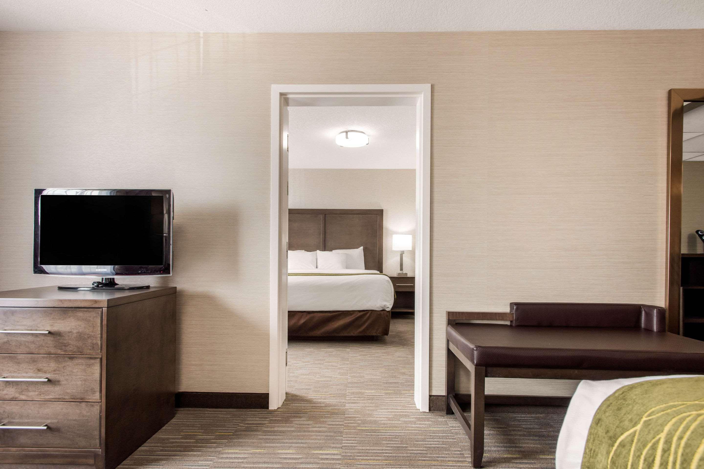 Comfort Inn&Suites Red Deer Buitenkant foto
