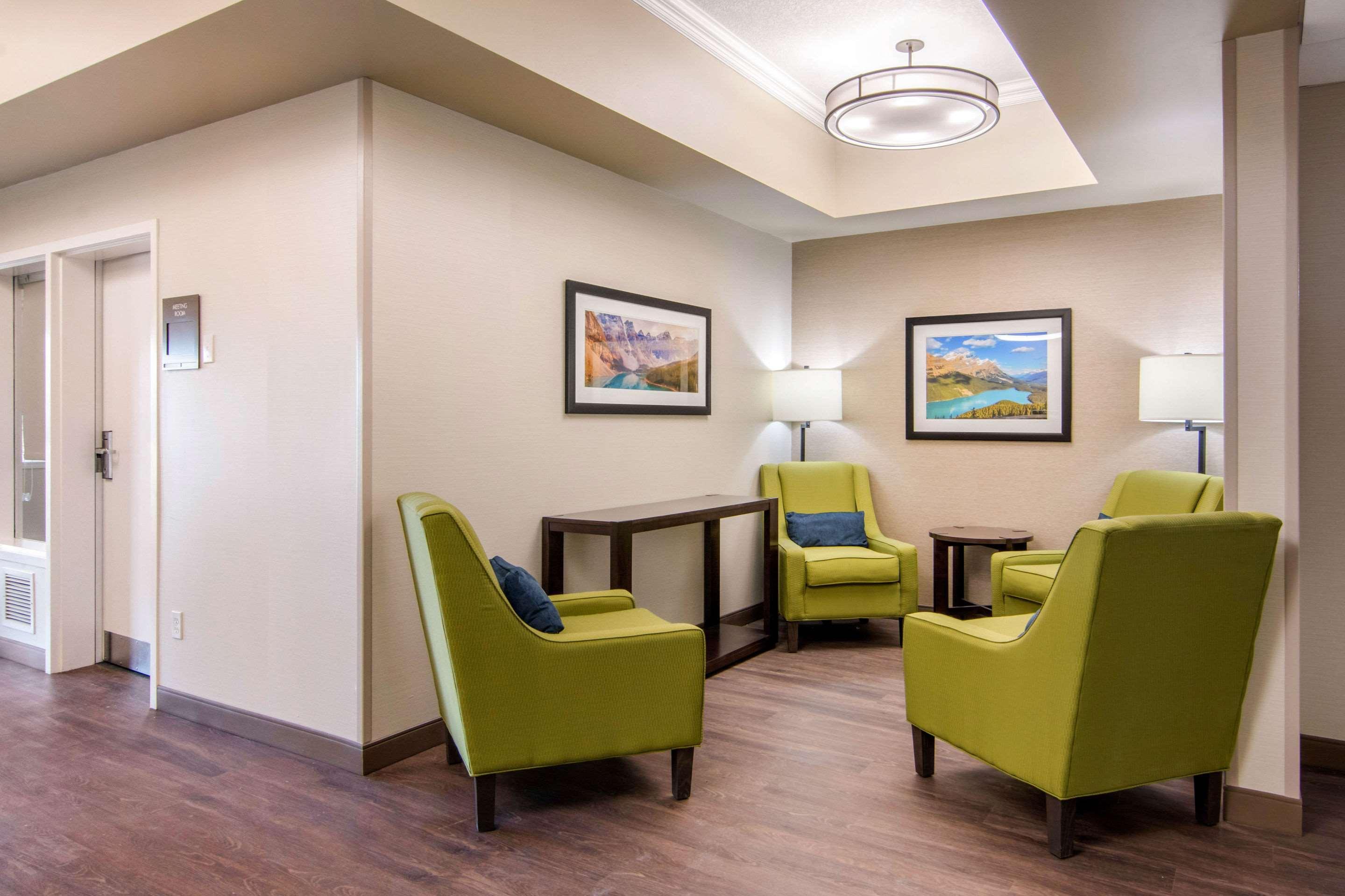 Comfort Inn&Suites Red Deer Buitenkant foto