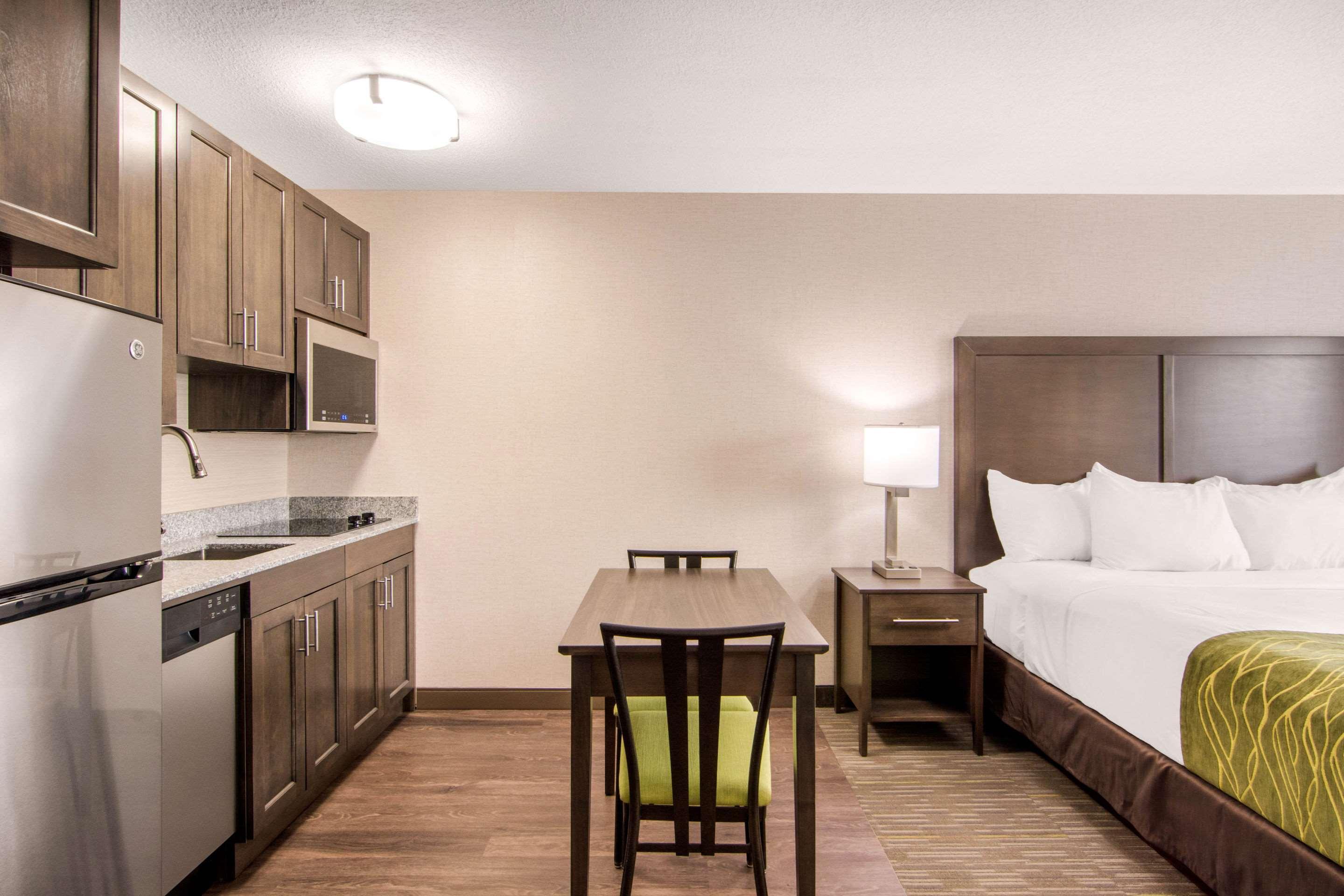 Comfort Inn&Suites Red Deer Buitenkant foto