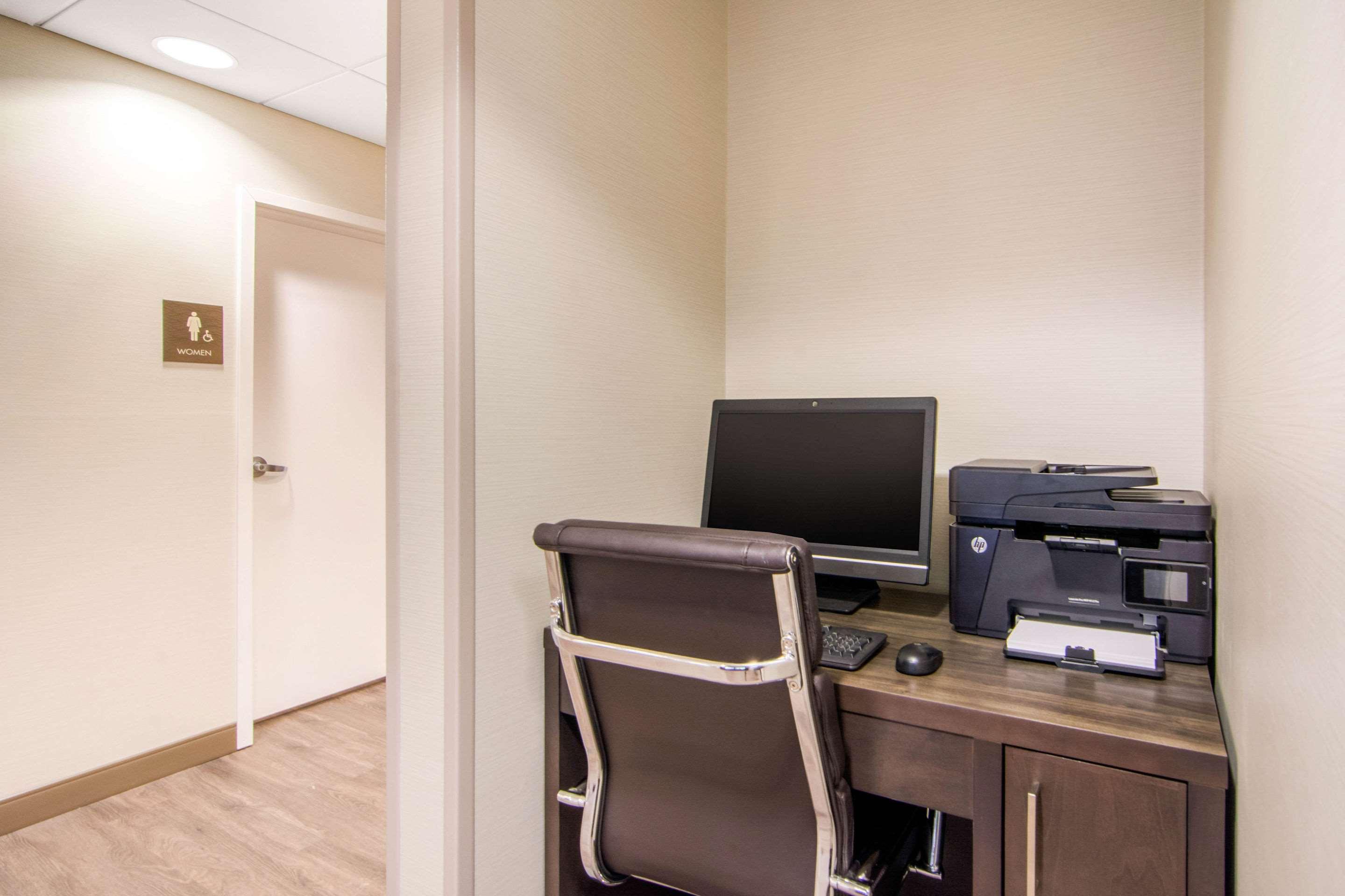 Comfort Inn&Suites Red Deer Buitenkant foto