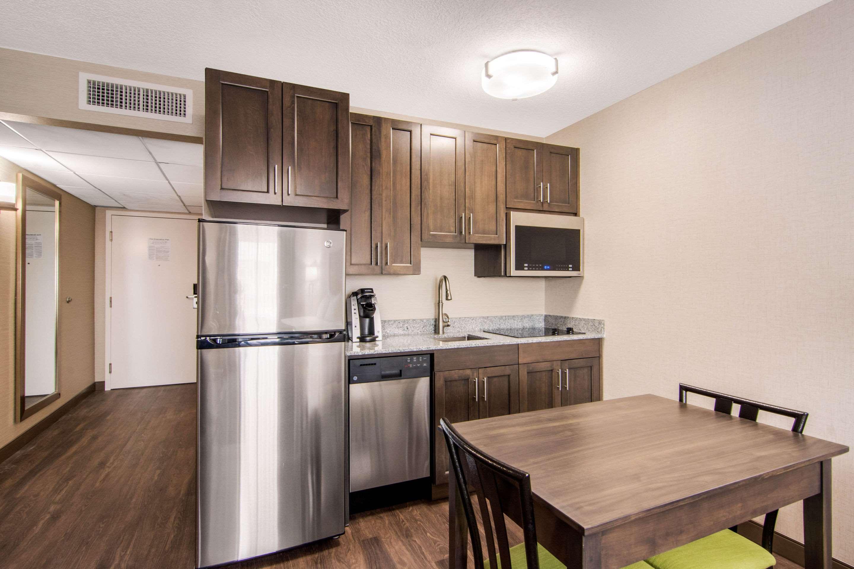 Comfort Inn&Suites Red Deer Buitenkant foto