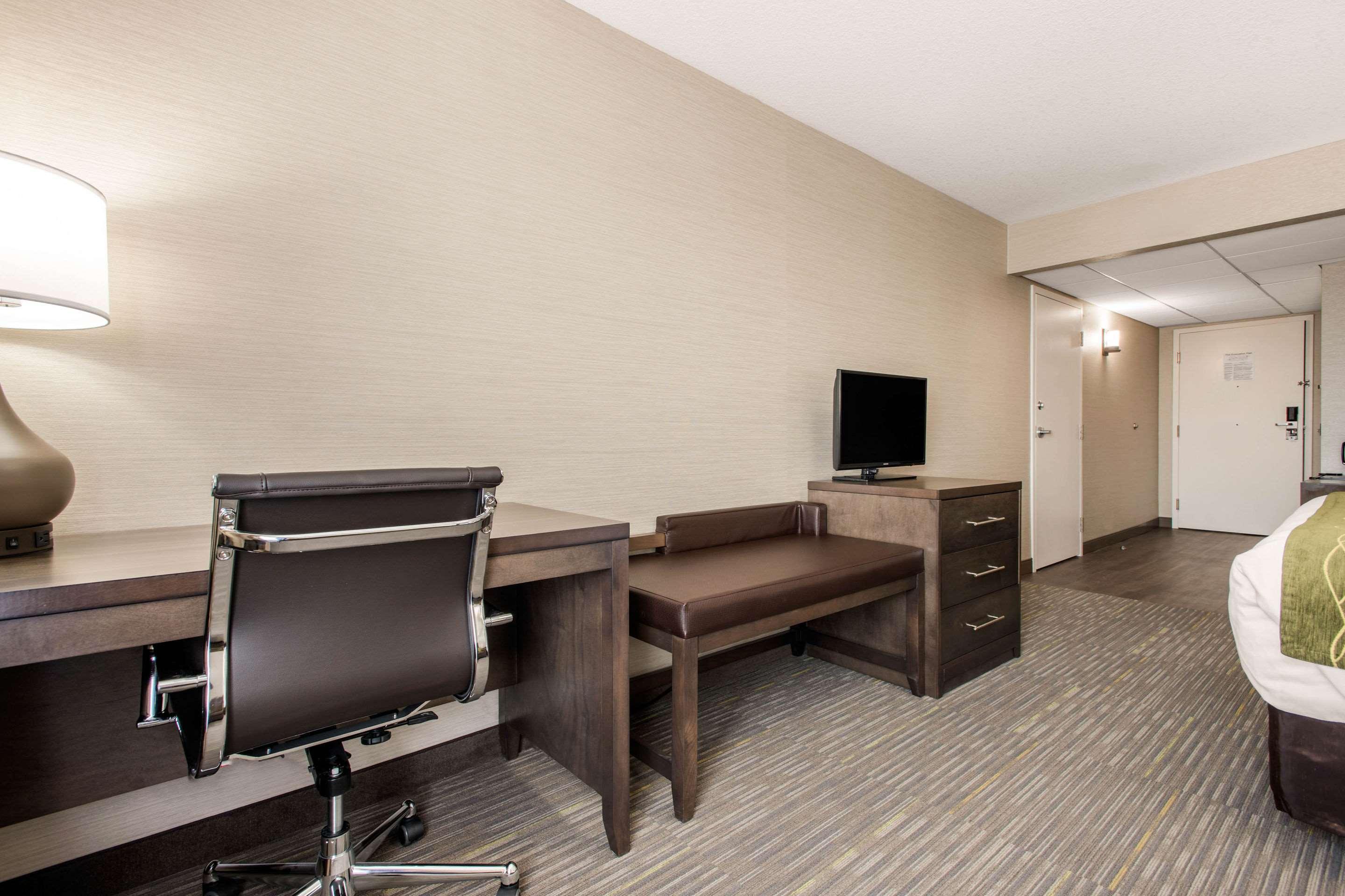 Comfort Inn&Suites Red Deer Buitenkant foto