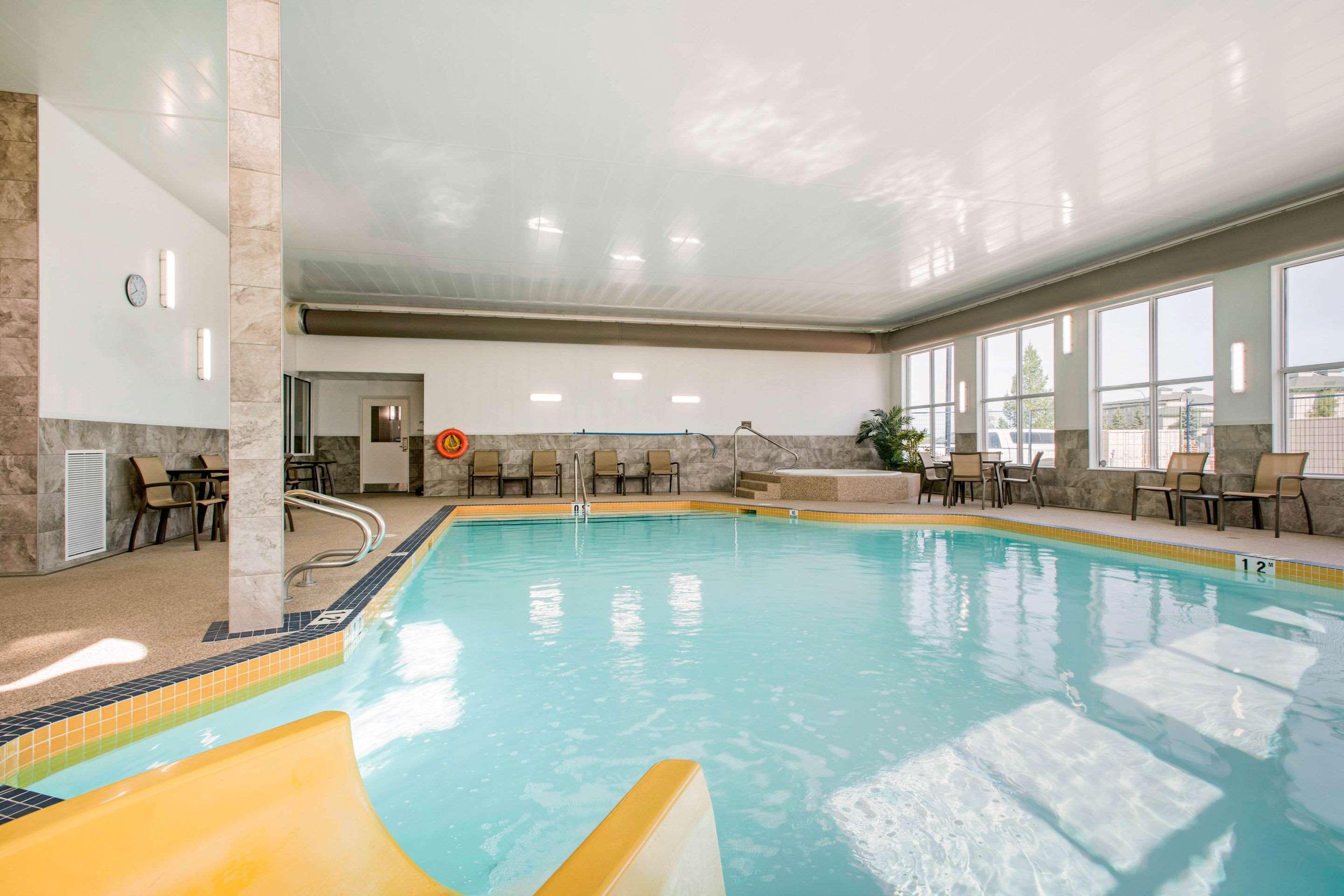 Comfort Inn&Suites Red Deer Buitenkant foto