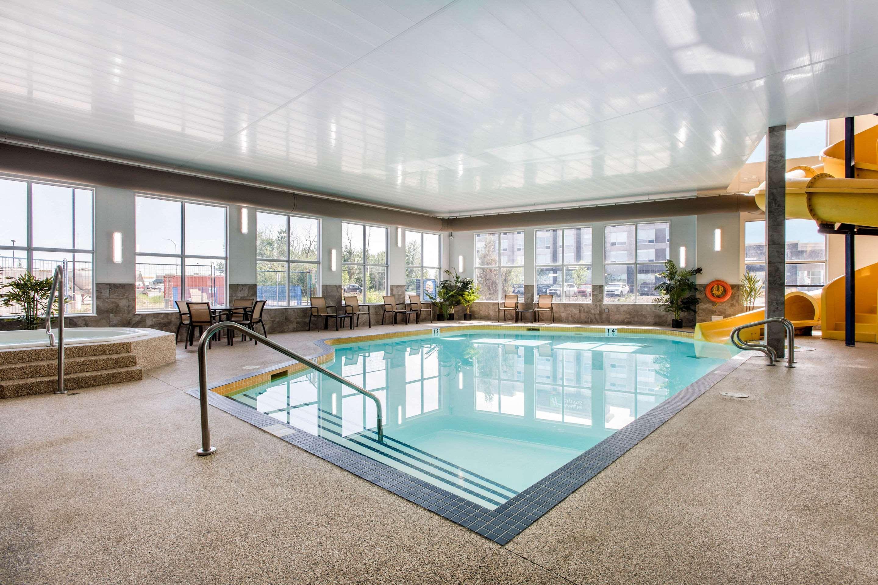 Comfort Inn&Suites Red Deer Buitenkant foto