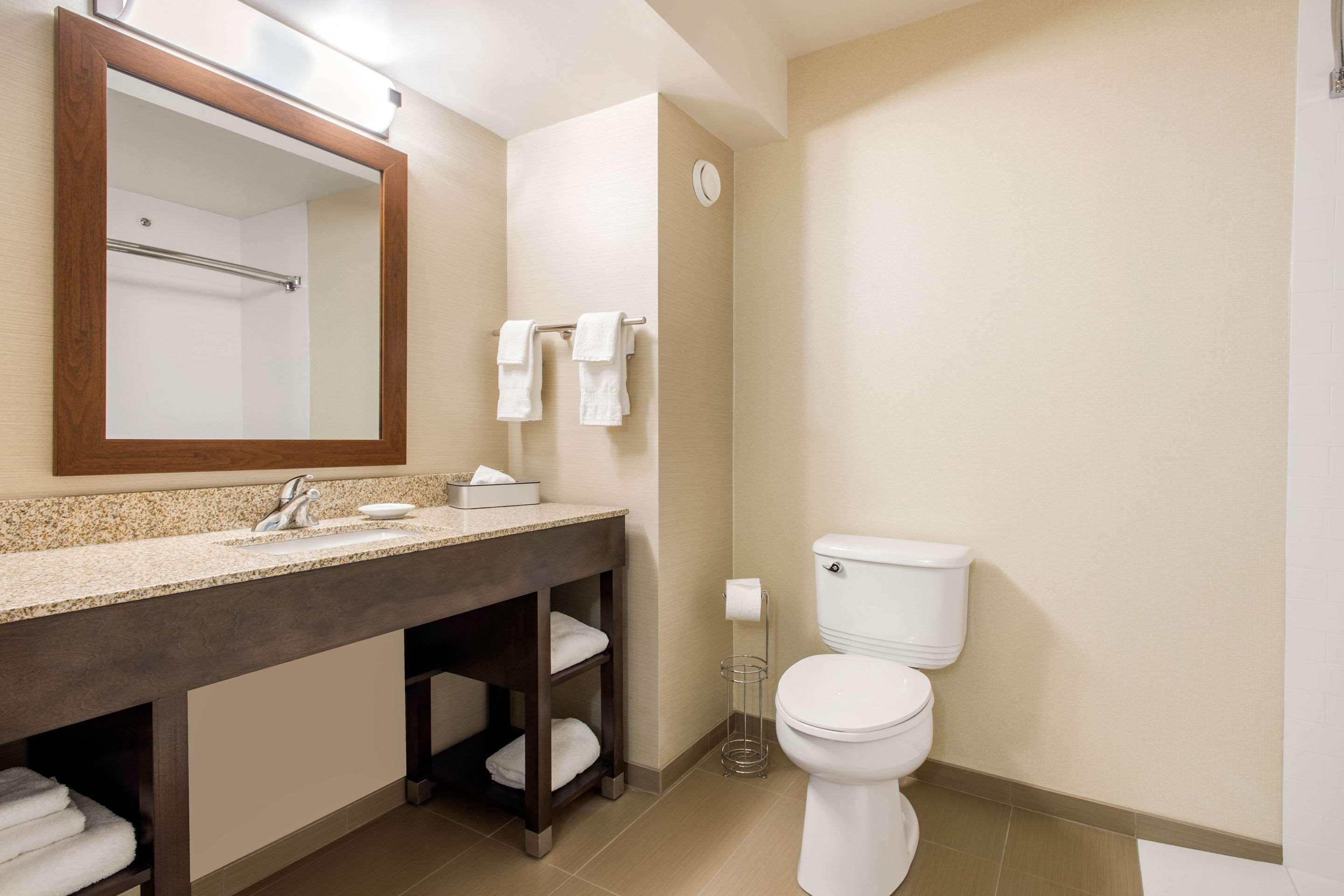 Comfort Inn&Suites Red Deer Buitenkant foto