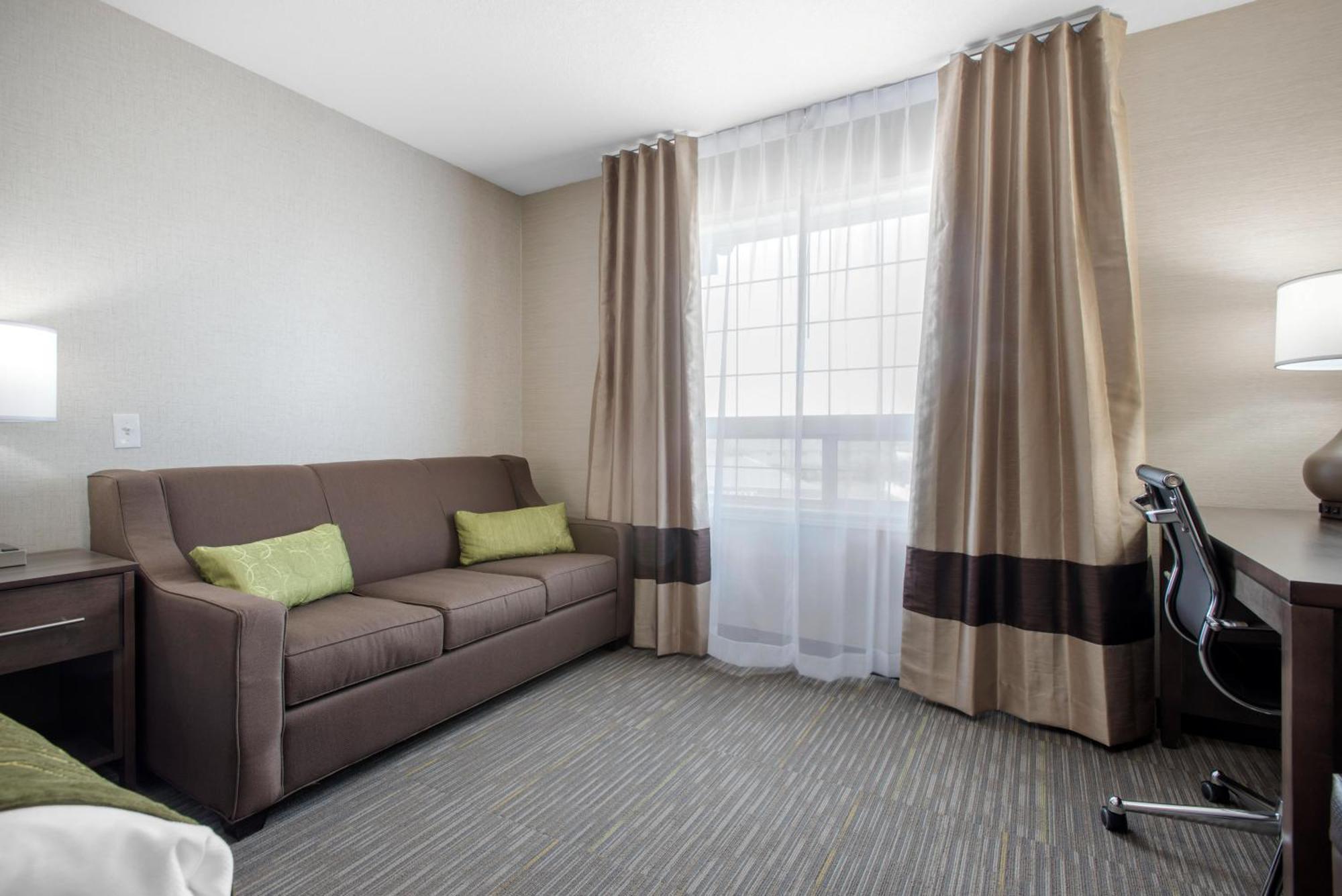 Comfort Inn&Suites Red Deer Buitenkant foto